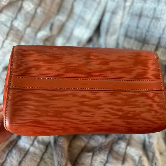 Louis Vuitton Speedy Duffle 30 Brown Epi Leather - Picture 7 of 10